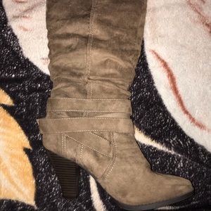 Brown boots with heel